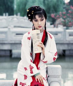 天生丽质水芙蓉，边看书来边下棋打一个正确生肖，深度解答解释落实_op65.79.38